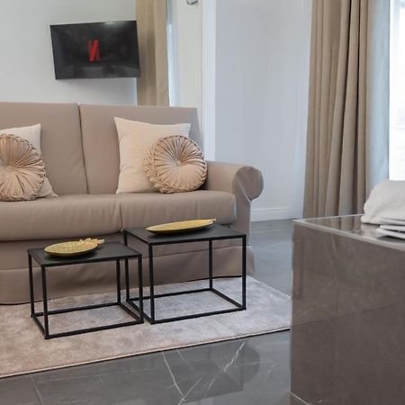 Nm Luxury Suites Помпей Екстериор снимка