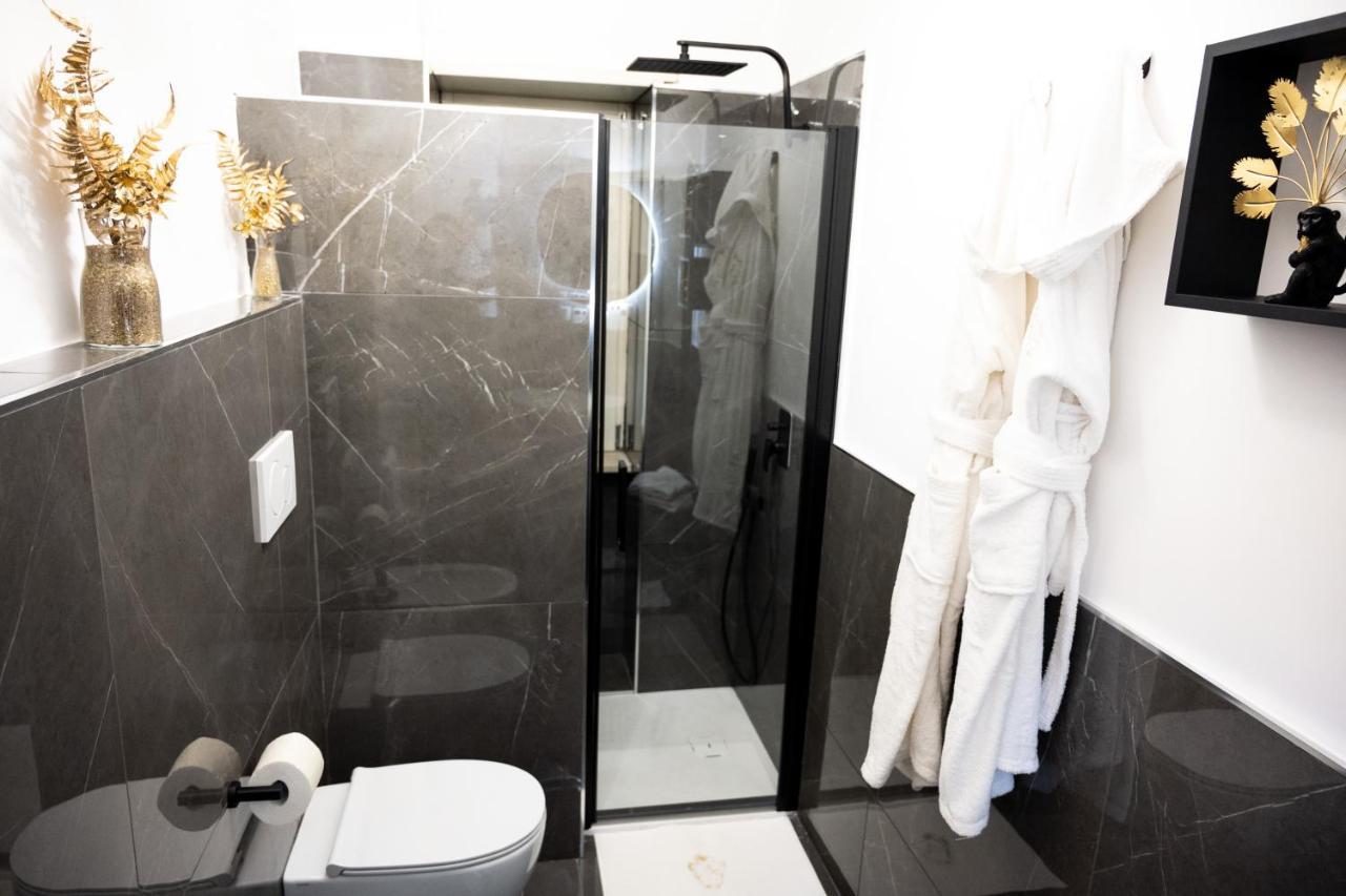 Nm Luxury Suites Помпей Екстериор снимка