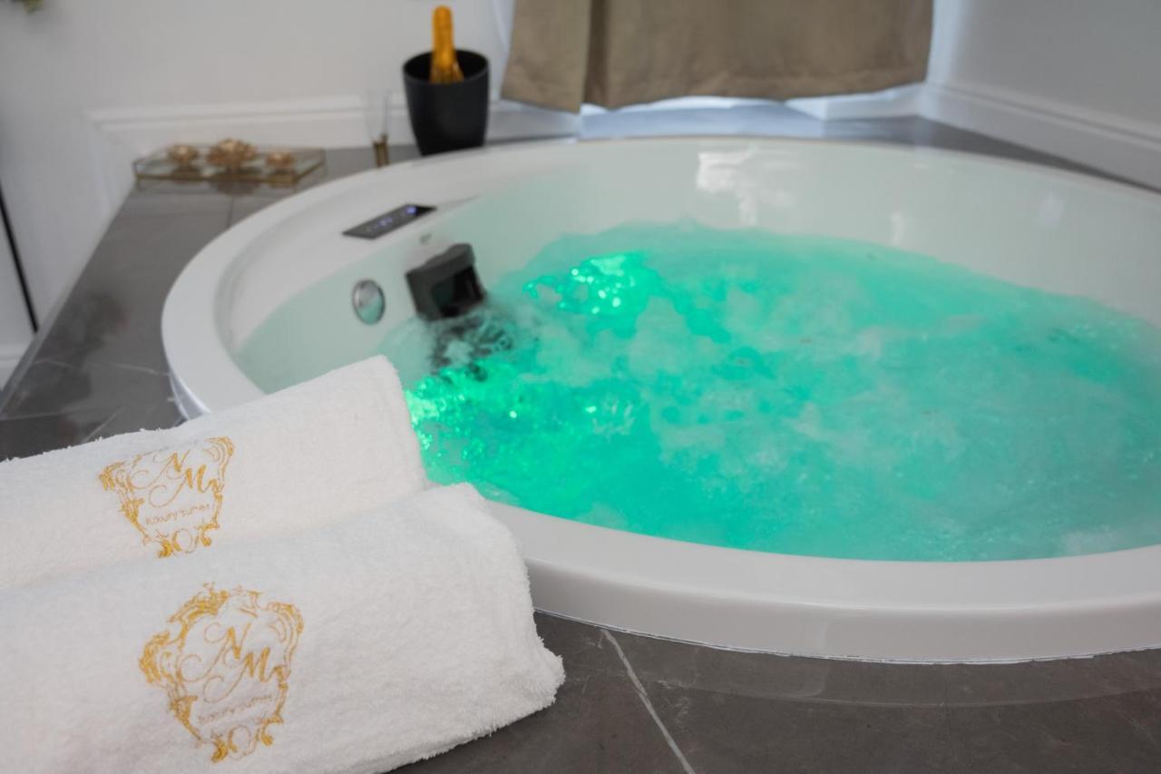 Nm Luxury Suites Помпей Екстериор снимка