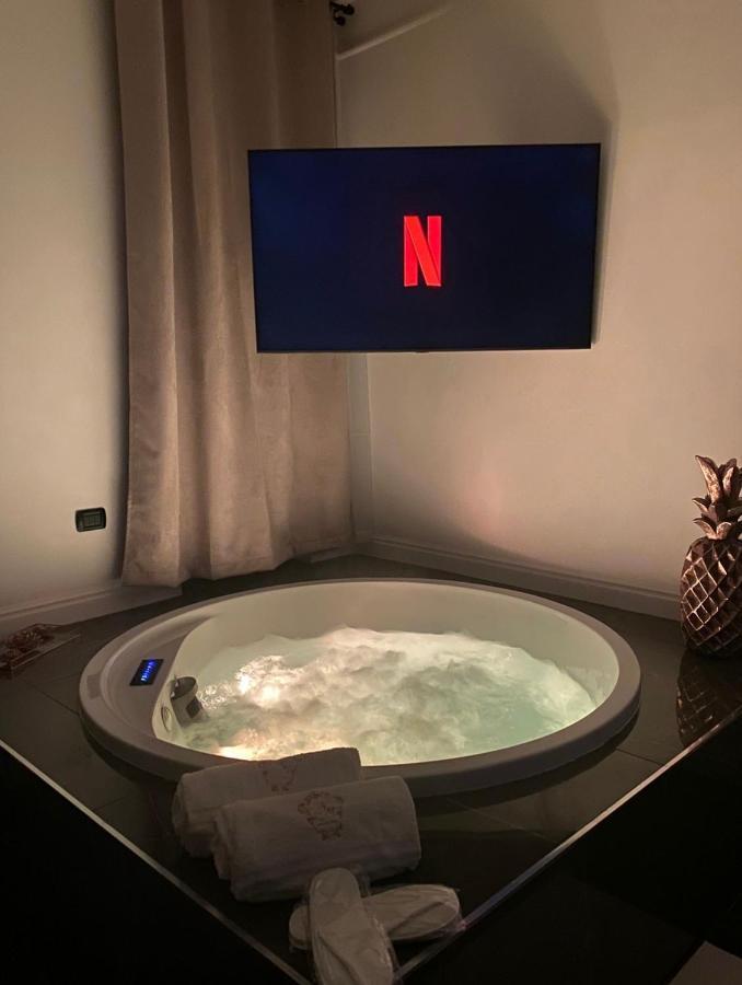 Nm Luxury Suites Помпей Екстериор снимка