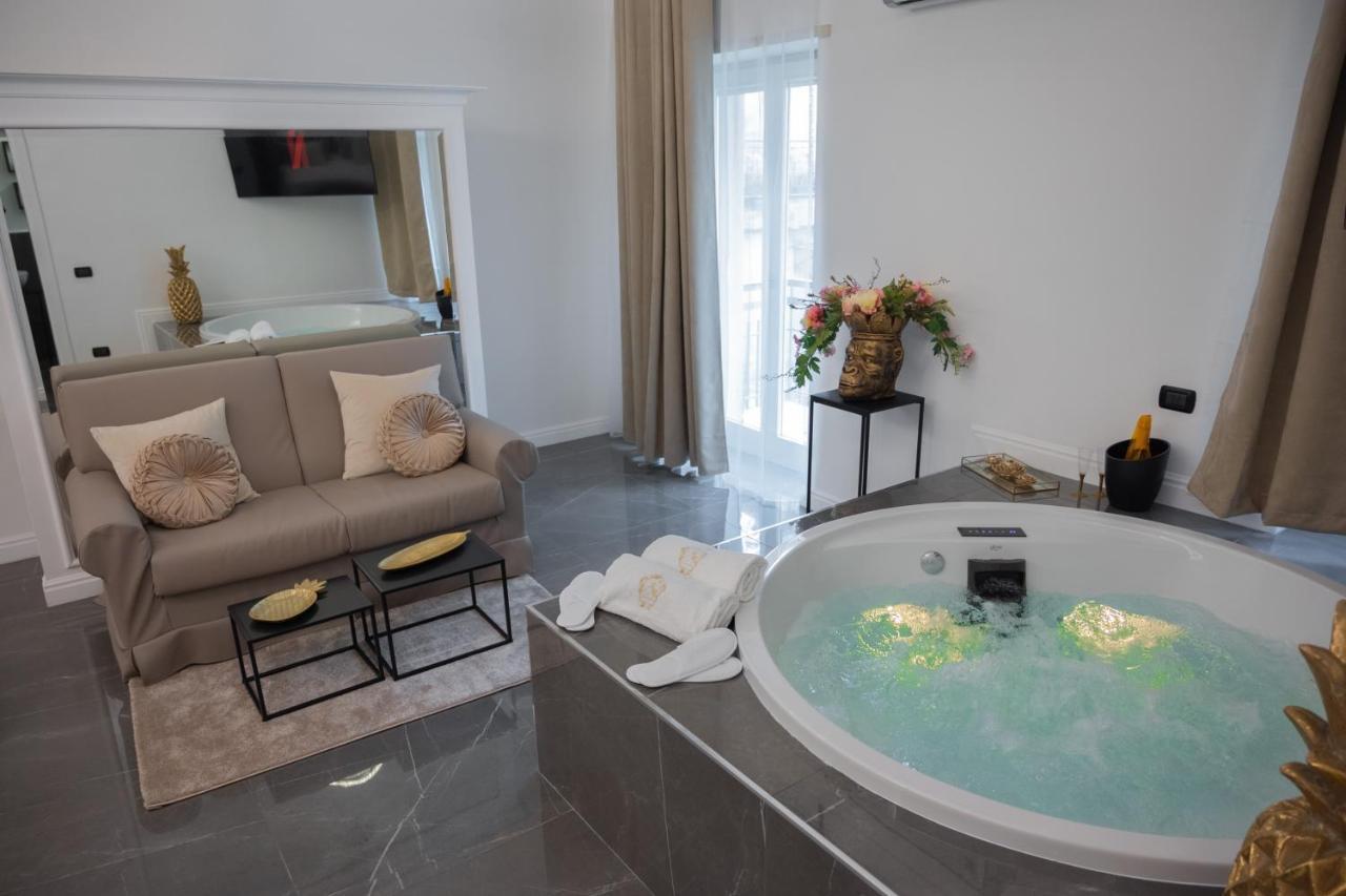Nm Luxury Suites Помпей Екстериор снимка