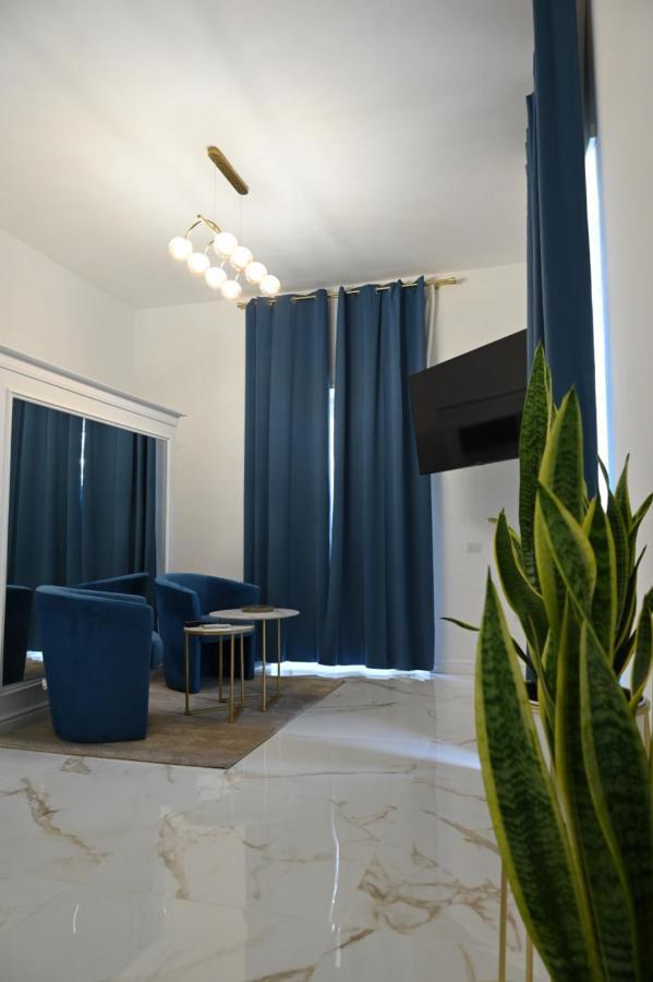 Nm Luxury Suites Помпей Екстериор снимка