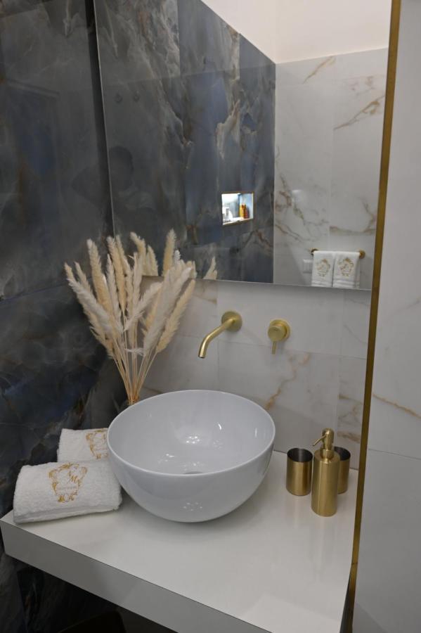 Nm Luxury Suites Помпей Екстериор снимка
