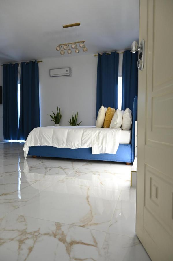 Nm Luxury Suites Помпей Екстериор снимка