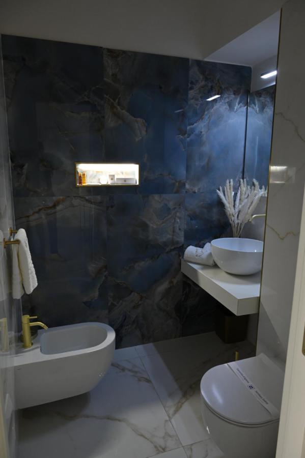 Nm Luxury Suites Помпей Екстериор снимка